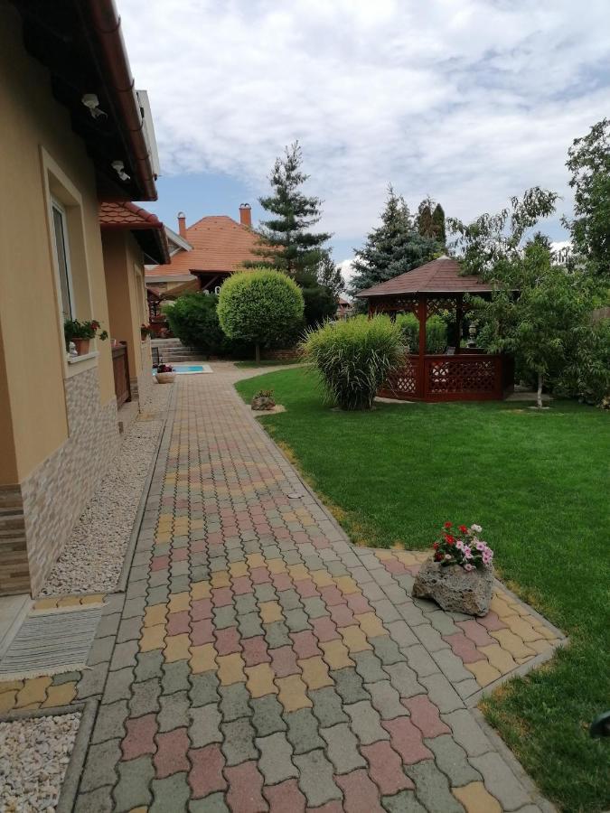 Kaktuszvirag Apartmanhaz Hajdúszoboszló Exterior foto